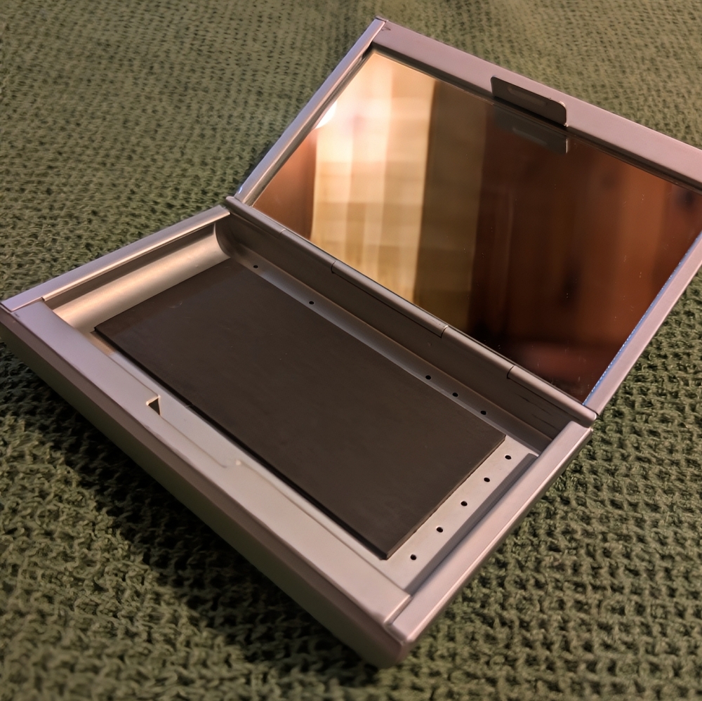 AVEDA Environmental Compacts - Mini Refillable Magnetic Make-Up Compact Case - Picture 4 of 10